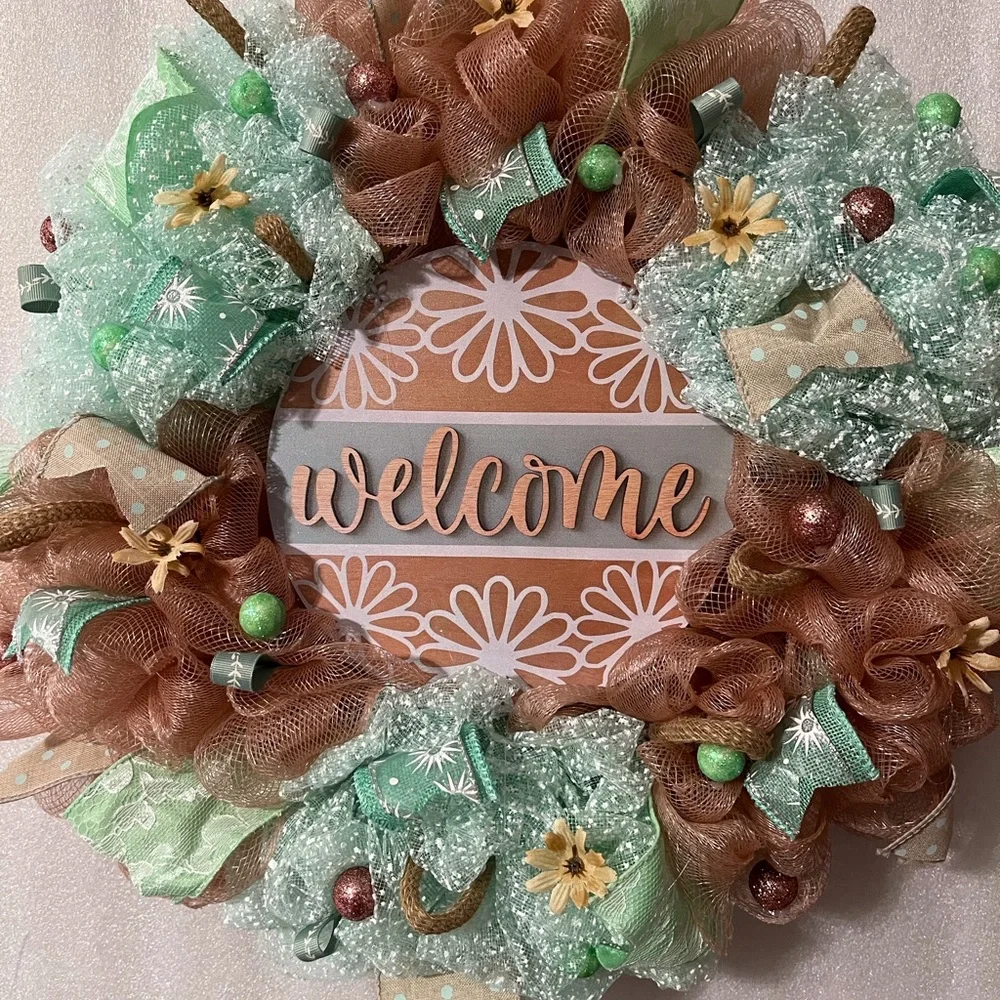Welcome Floral Wreath - Mint and Brown Home Holiday Décor